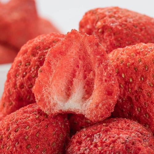 فراوله حبه كامله مجففه بالتجفيف البارد