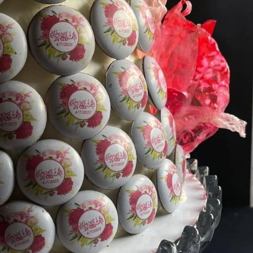 ماكرون بتصميم مطبوع