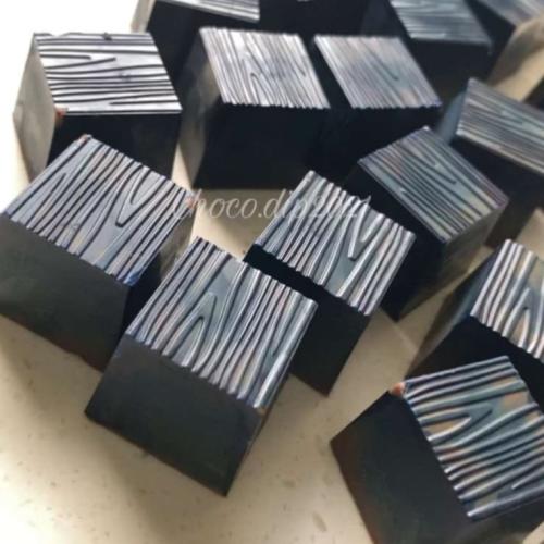 قالب بولي كاربونات مربع مخطط