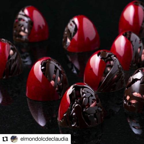 قالب شوكولاتة تركي نصف بيضاوي