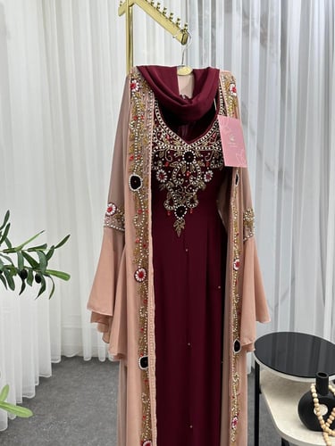 جلابية عودي على بيج راقية