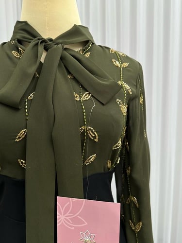 فستان اسود زيتي