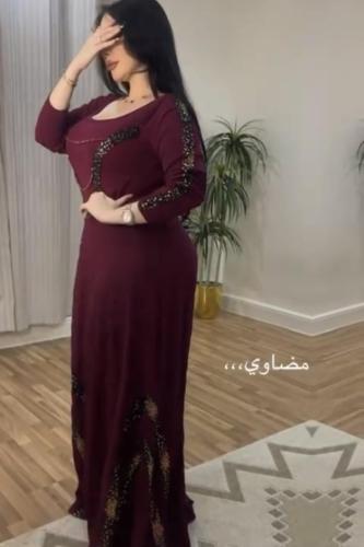 فستان عنابي مطرز ٢