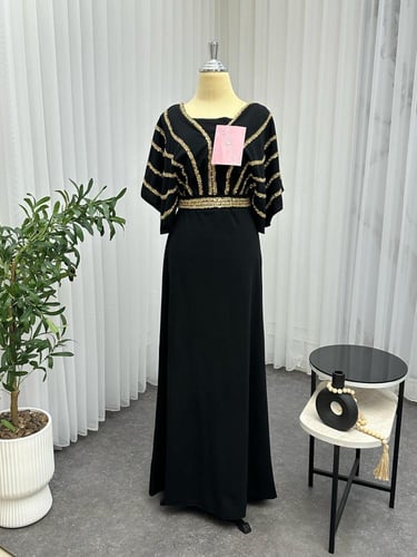 فستان اسود ذهبي