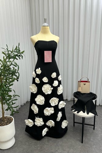 فستان اسود مورد