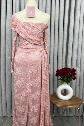 فستان دانتيل