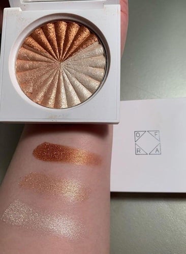 اضاءة اوفرا الثلاثيه