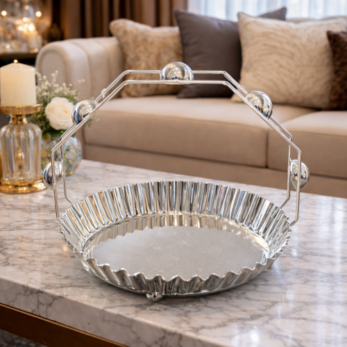 صحن تقديم فاخر ستيل فضي بحواف مموجة وتصميم هندسي أ...