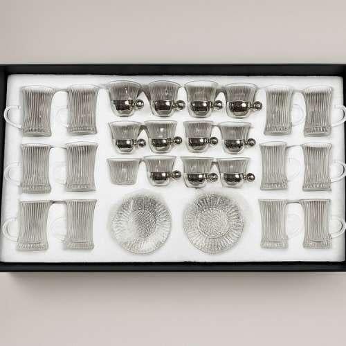 طقم فناجين وبيالات مخطط بقاعدة فضي وصحون معدنية ٣٦...