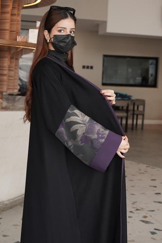 كريب ملكي مع جاكار بنفسجي