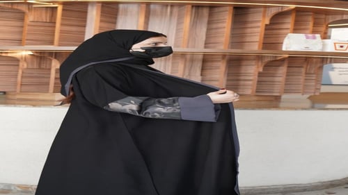 كريب ملكي مع جاكار رمادي