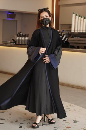 كريب ملكي نص كم مع جاكار ازرق