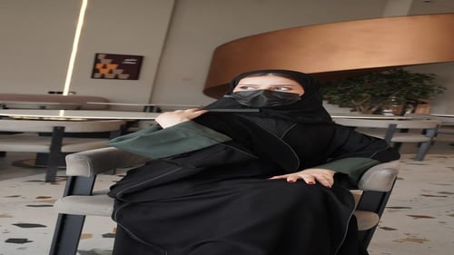 كريب ملكي مع أكمام باللون الزيتي