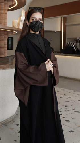عباية نص بشت مع تصميم أنيق باللون البني