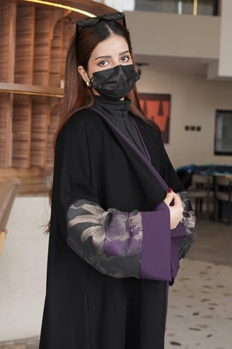 كريب ملكي مع جاكار بنفسجي