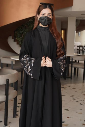 كريب ملكي مع تطريز بني واسود