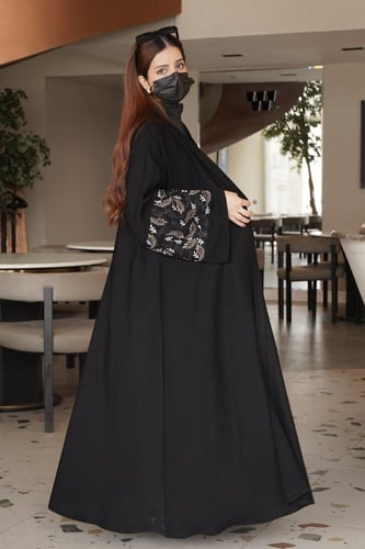 كريب ملكي مع تطريز بني واسود