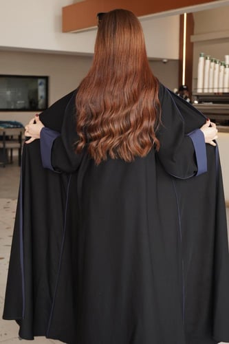 كريب ملكي مع براويز باللون الازرق