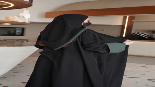 كريب ملكي مع أكمام باللون الزيتي