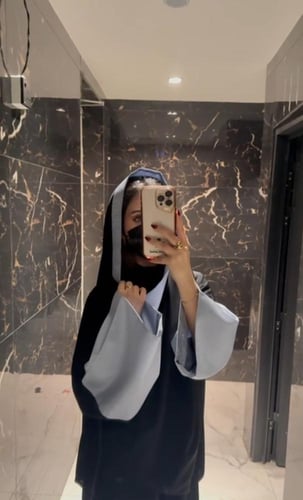 عباية ربع كلوش واكمام تفتة روسي