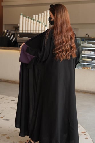 كريب ملكي مع أكمام باللون البنفسجي