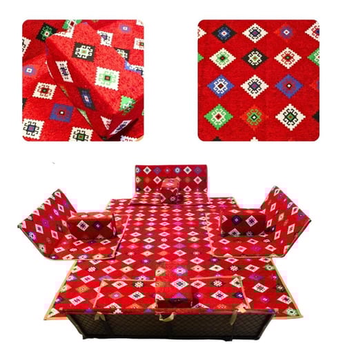 فرشة تخييم مع أربعة كراسي ومراكي بنقوش عربية للرحل...