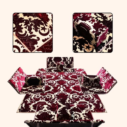 فرشة تخييم مع أربعة كراسي ومراكي بنقوش عربية للرحل...