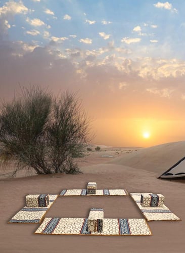 أربعة فرشات تخييم باللون الرمادي بحجم 200×70-80 سم...