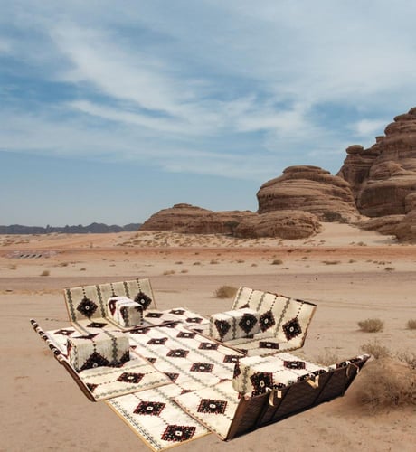 فرشة تخييم مع 4 كراسي ومراكي نقوش عربية 3×2 متر