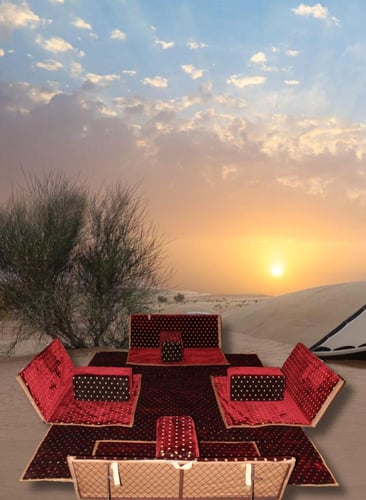 فرشة تخييم مع أربعة كراسي ومراكي للرحلات والكشتات