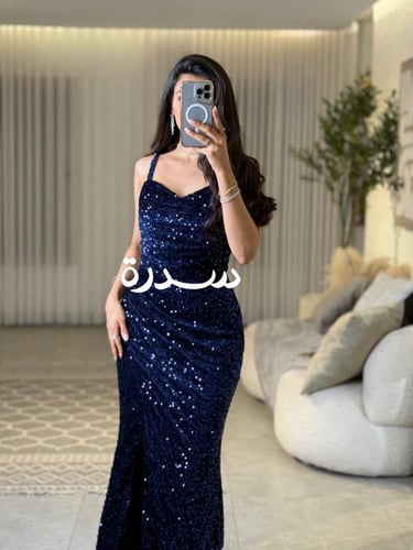 فستان سهرة لامع مطرز