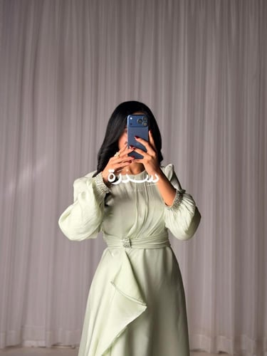 ‏فستان ناعم بأكمام طويلة