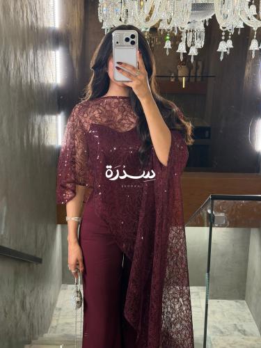 جمبسوت بقطعة إضافية دانتيل مطرز