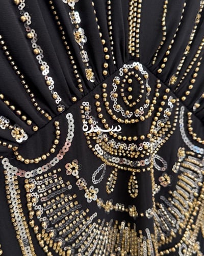 فستان مطرز بقصة مميزة