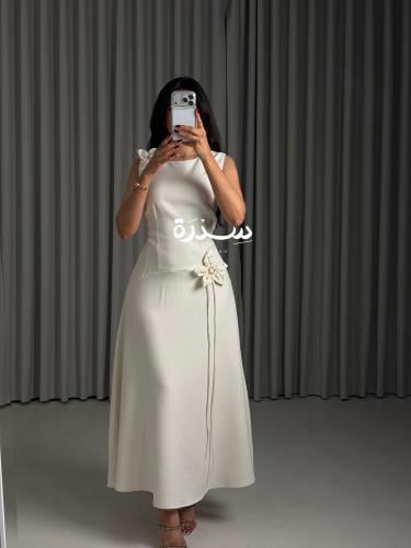 فستان ناعم بكلفة ورد عالخصر