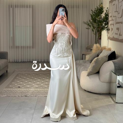 فستان سهرة بتطريز لؤلؤي