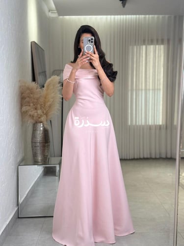 فستان وردي ارف شولدر