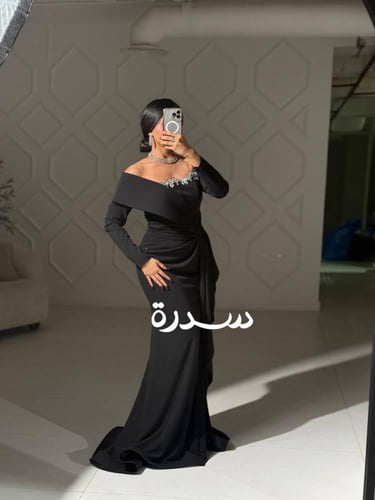 فستان سهرة كم طويل بتطريز مميز