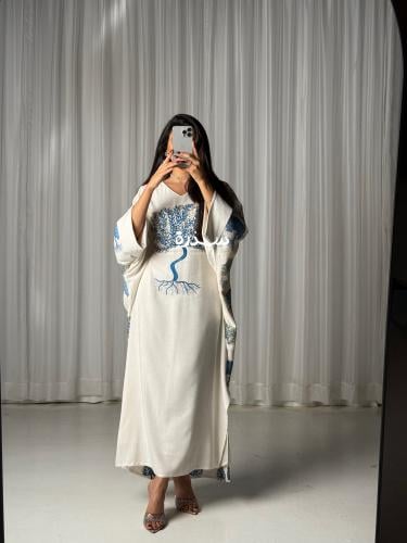 جلابية لينن مطرزة برنت بالخلف