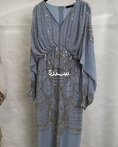 فستان مطرز بقصة مميزة