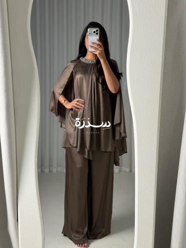 طقم بنطلون ناعم بتطريز رقبة