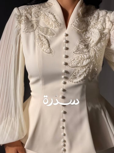 طقم ناعم كم طويل مطرز