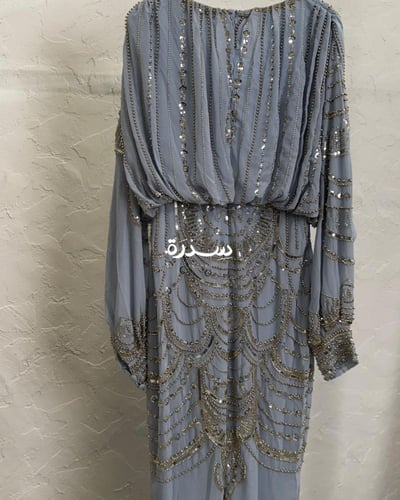 فستان مطرز بقصة مميزة