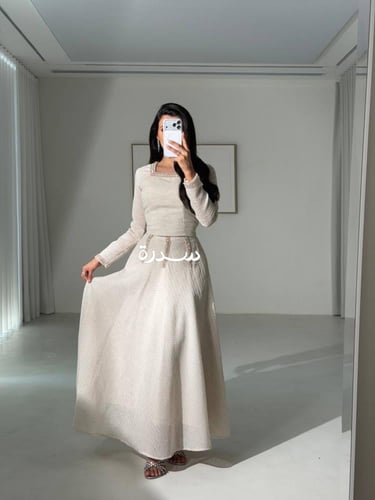 طقم ناعم كم طويل مطرز بكرستالات