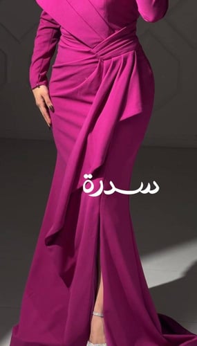 فستان سهرة كم طويل بتطريز مميز