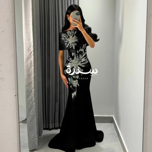 فستان بتطريز وردة