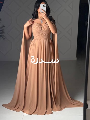 فستان سهرة ملكي انسيابي