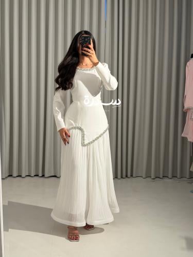 طقم ناعم بتطريز مميز تنورة بلاسيه