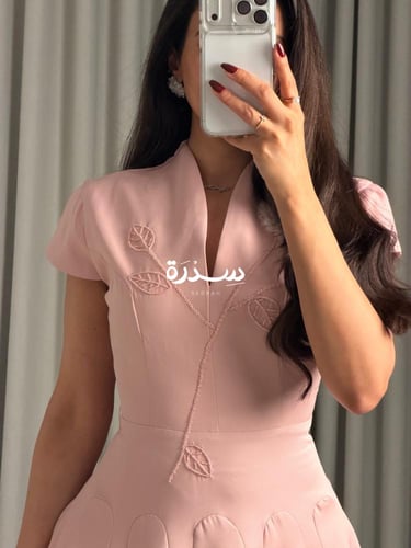 فستان ناعم بتطريز مميز