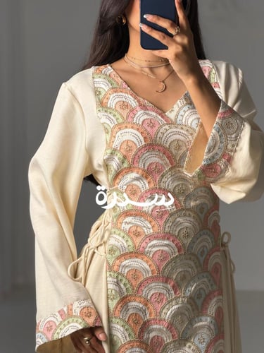 جلابية مطرزه بجبال جانبية